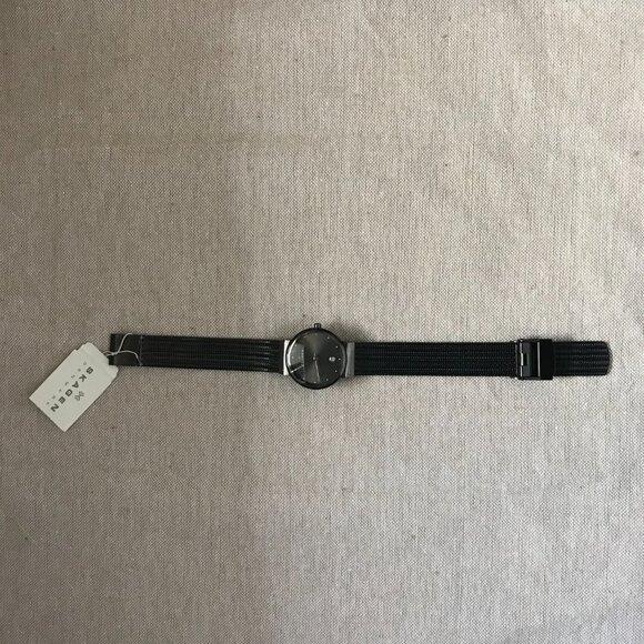 NWT- Rare Skagen Women’s Gunmetal Mesh Watch – Swarovski Dial, Model 355SMM1 - Picture 8 of 8